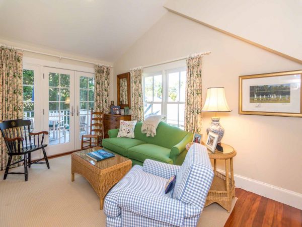 Cape Cod Home 994529