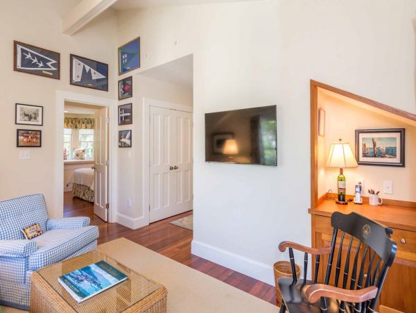 Cape Cod Home 994529