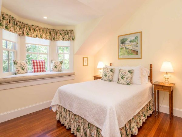 Cape Cod Home 994529