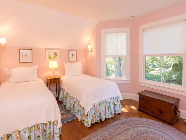 Cape Cod Home 994529