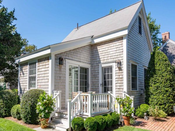 Cape Cod Home 994529