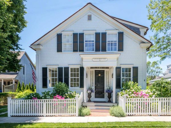 Cape Cod Home 994530