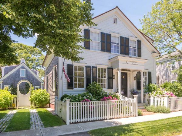 Cape Cod Home 994530