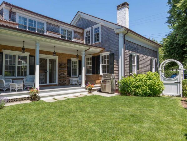 Cape Cod Home 994530