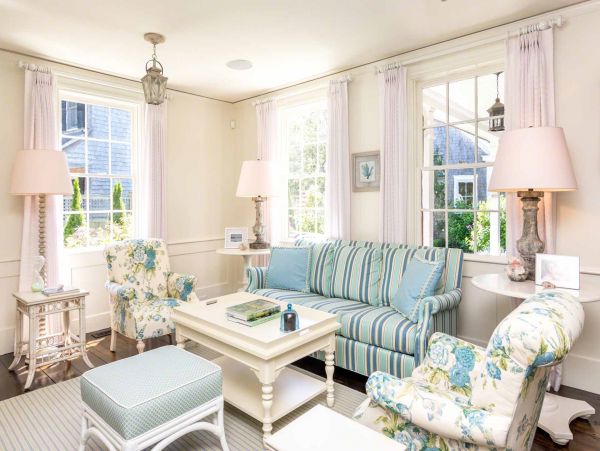 Cape Cod Home 994530