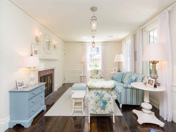 Cape Cod Home 994530
