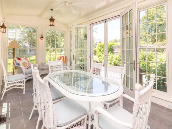 Cape Cod Home 994530