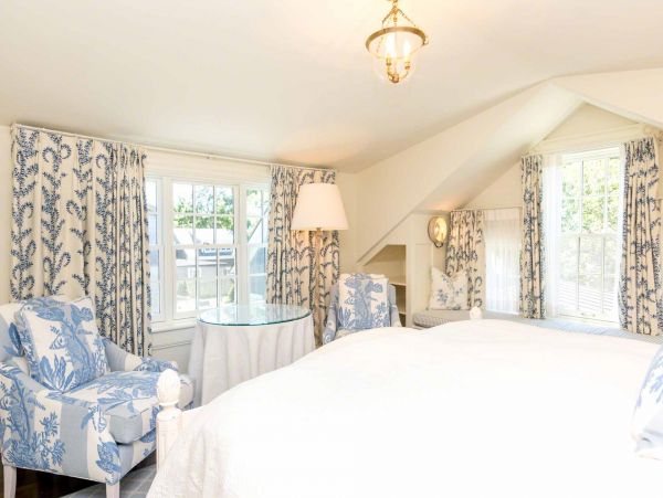 Cape Cod Home 994530