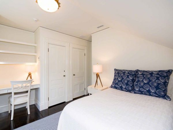 Cape Cod Home 994530
