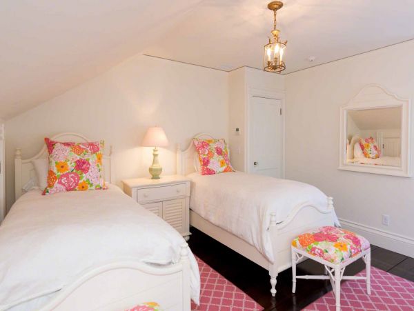 Cape Cod Home 994530