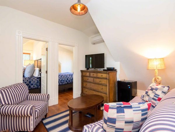 Cape Cod Home 994530
