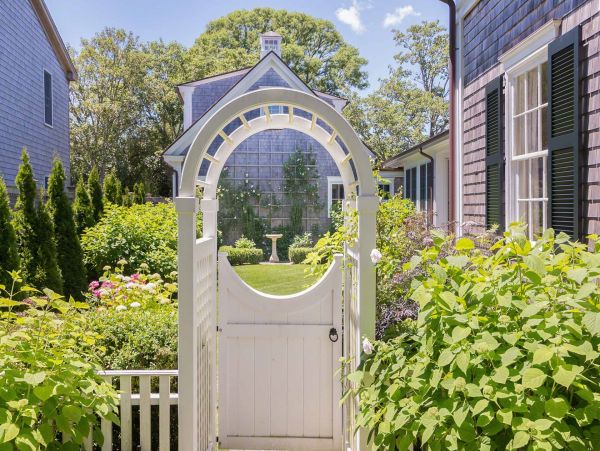 Cape Cod Home 994530