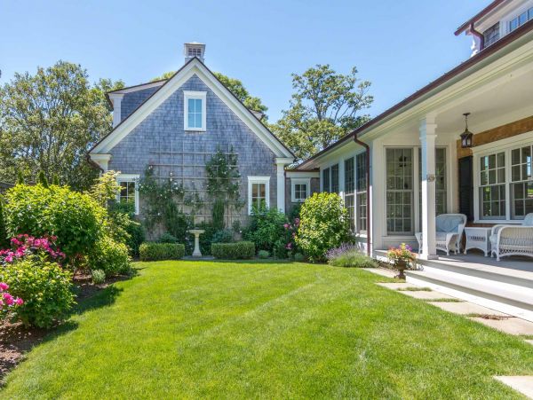 Cape Cod Home 994530
