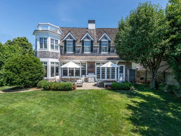 Cape Cod Home 994531
