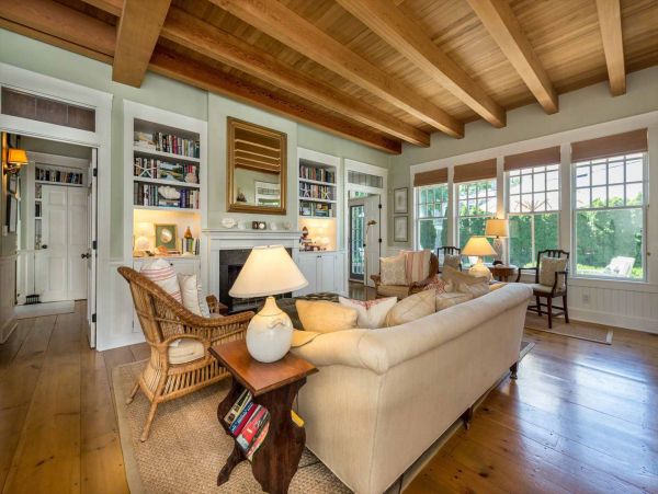 Cape Cod Home 994531