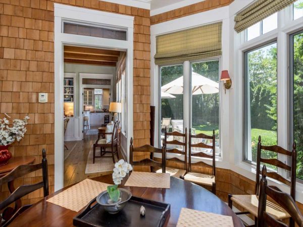 Cape Cod Home 994531