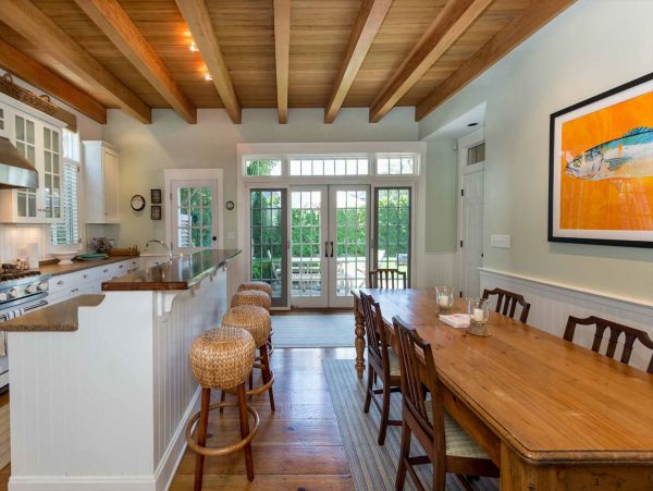 Cape Cod Home 994531