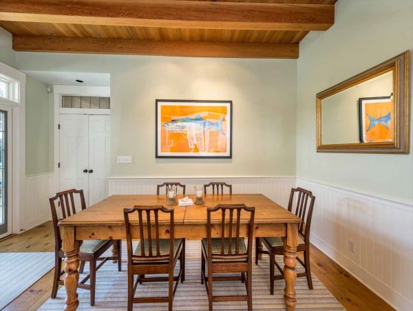 Cape Cod Home 994531