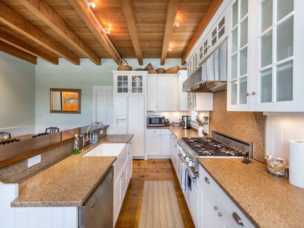 Cape Cod Home 994531
