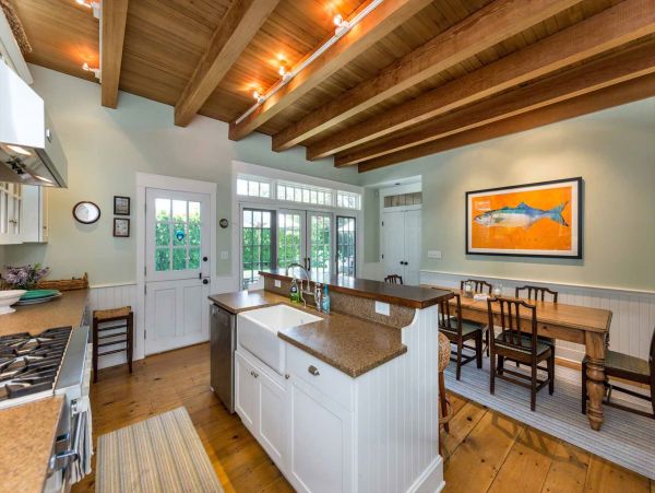 Cape Cod Home 994531