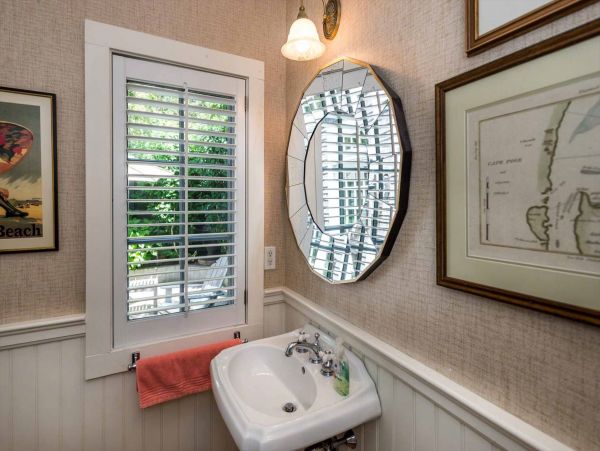 Cape Cod Home 994531