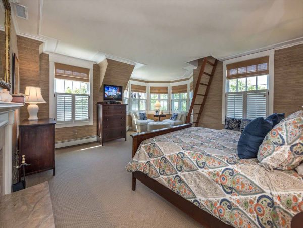 Cape Cod Home 994531