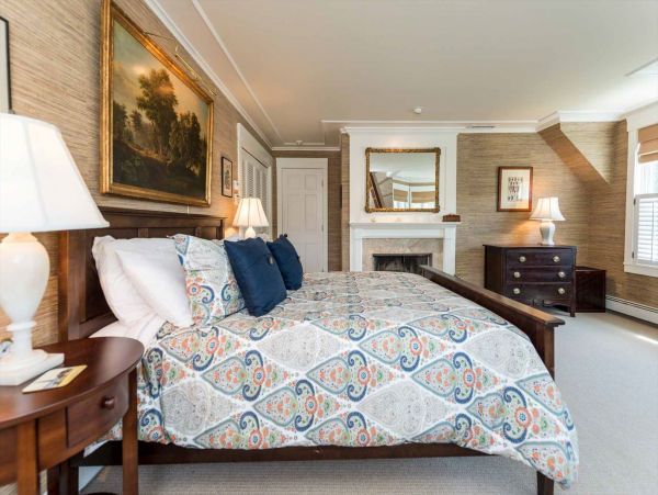 Cape Cod Home 994531