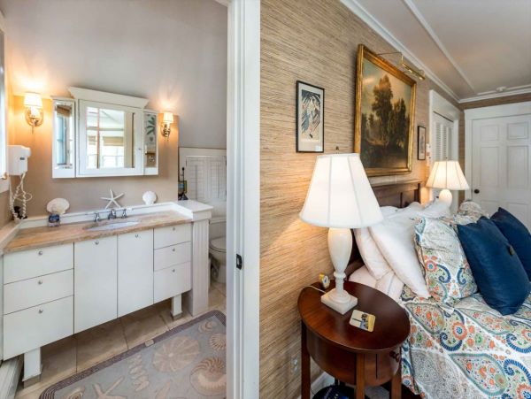 Cape Cod Home 994531