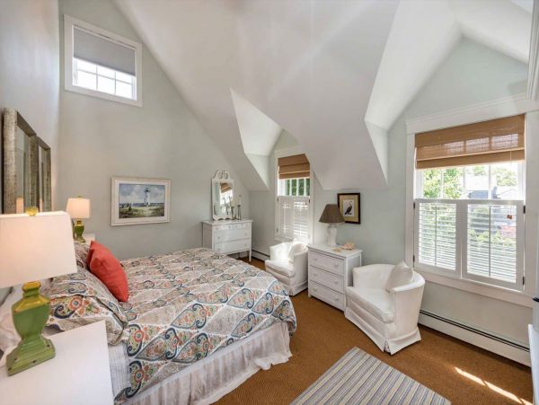 Cape Cod Home 994531