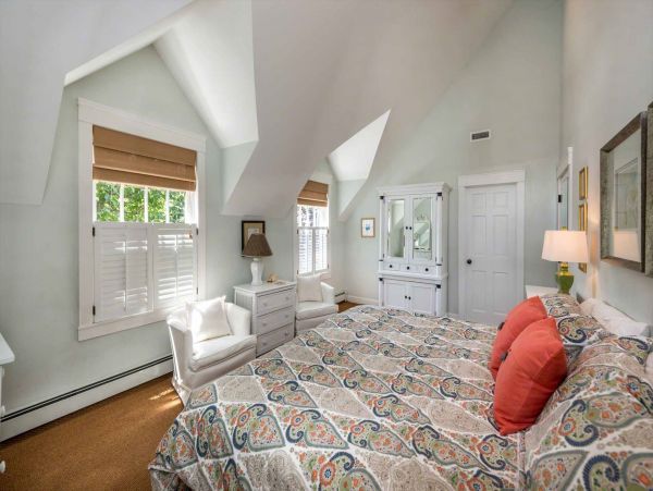 Cape Cod Home 994531