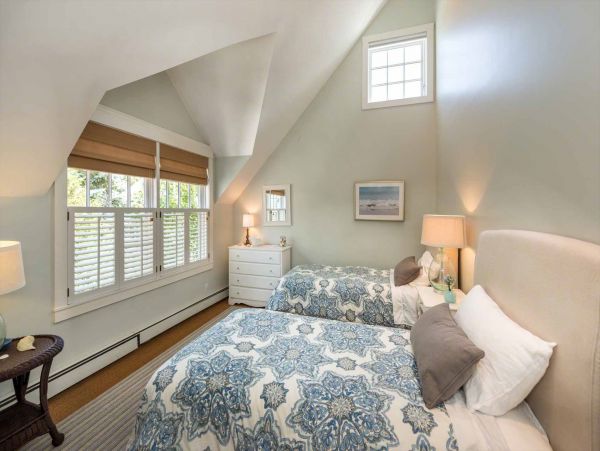 Cape Cod Home 994531
