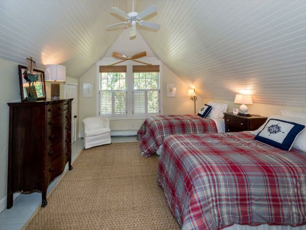 Cape Cod Home 994531