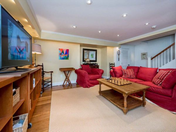 Cape Cod Home 994531