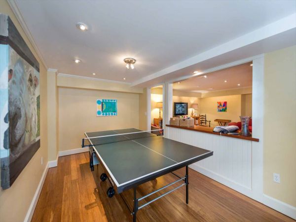 Cape Cod Home 994531