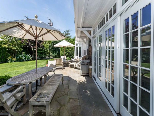 Cape Cod Home 994531