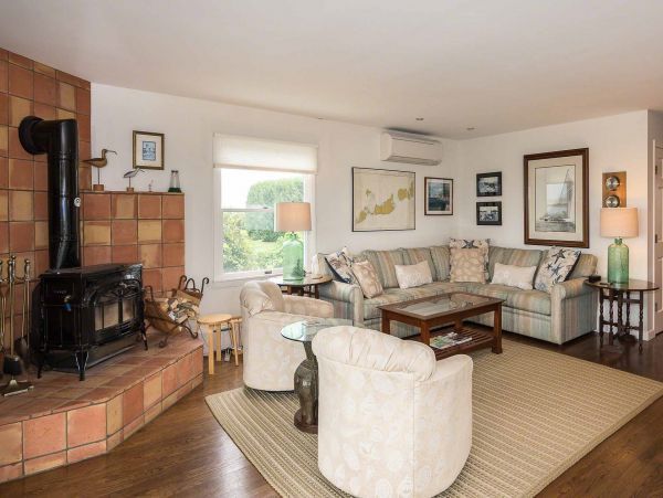 Cape Cod Home 994532
