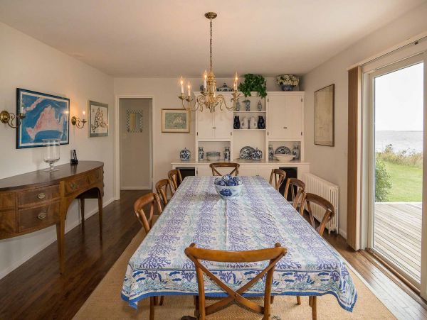 Cape Cod Home 994532
