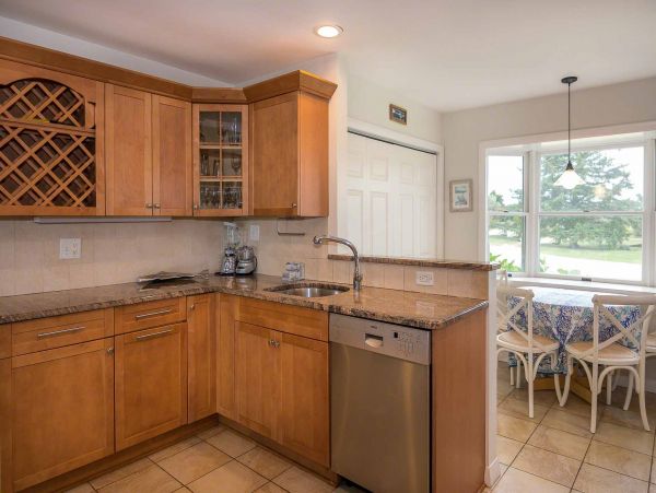 Cape Cod Home 994532