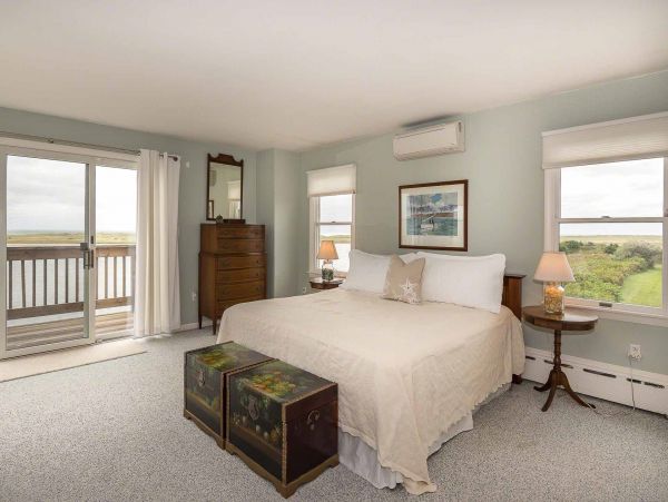 Cape Cod Home 994532