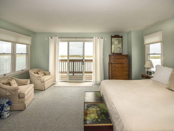 Cape Cod Home 994532