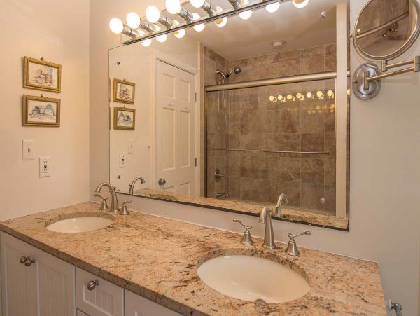 Cape Cod Home 994532