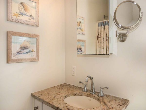 Cape Cod Home 994532