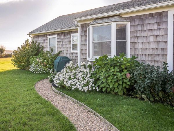 Cape Cod Home 994532