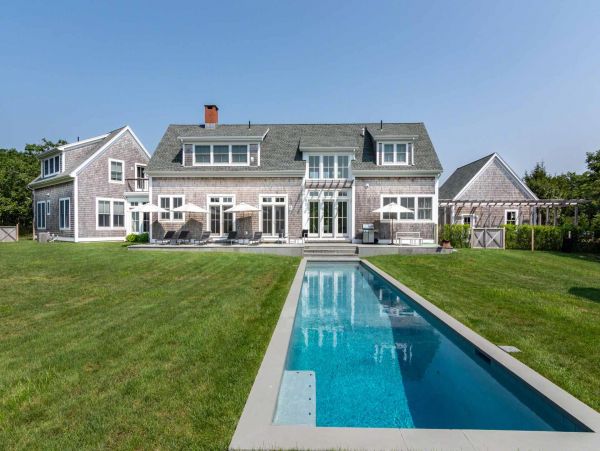 Cape Cod Home 994533