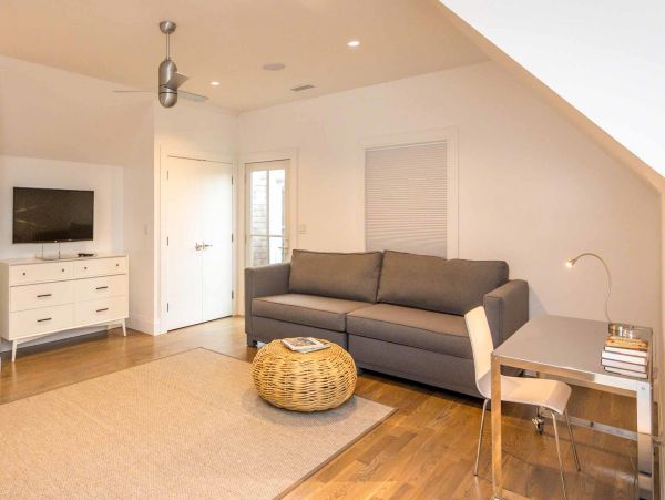 Cape Cod Home 994533