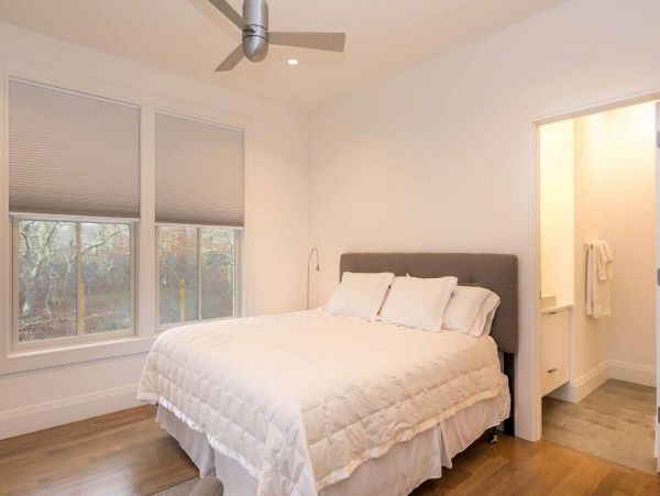 Cape Cod Home 994533