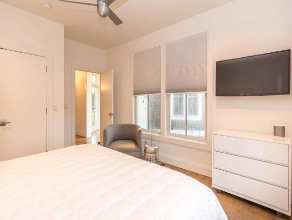 Cape Cod Home 994533
