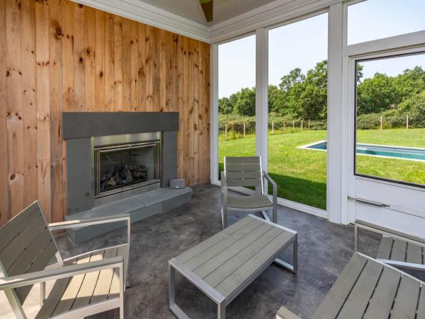 Cape Cod Home 994533