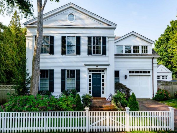 Cape Cod Home 994534