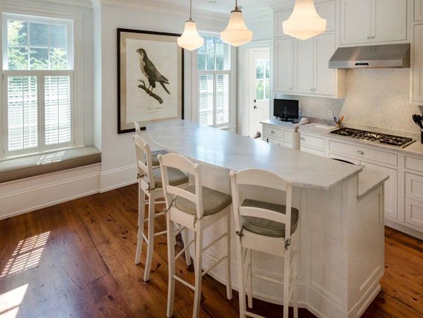 Cape Cod Home 994534